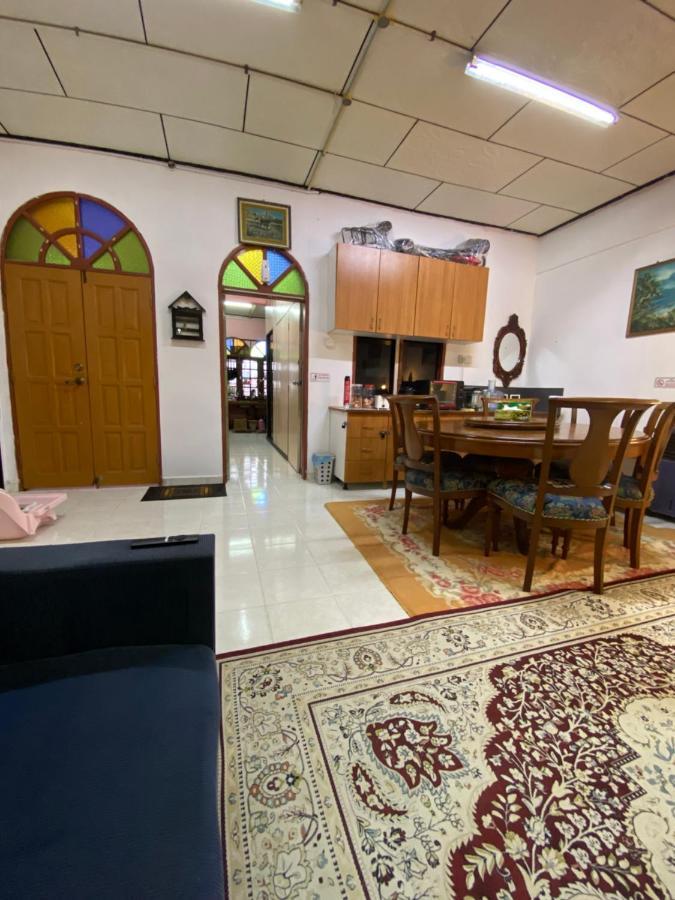 Aryaty Stay Pantai Batu Buruk Kuala Terengganu Exterior foto