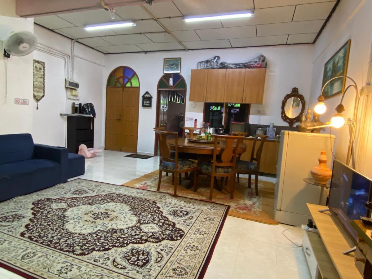 Aryaty Stay Pantai Batu Buruk Kuala Terengganu Exterior foto